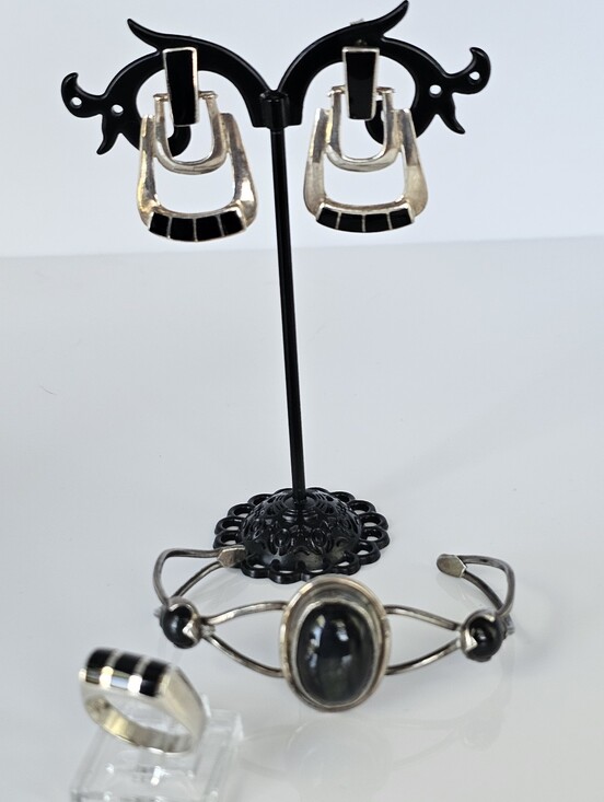 Vintage Jewelry - Vintage Native American Black Onyx & Sterling Silver Bracelet Ring & Earrings